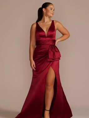 Christmas Dress-GALINA SIGNATURE Plunging Dress with Slit| Size 4
